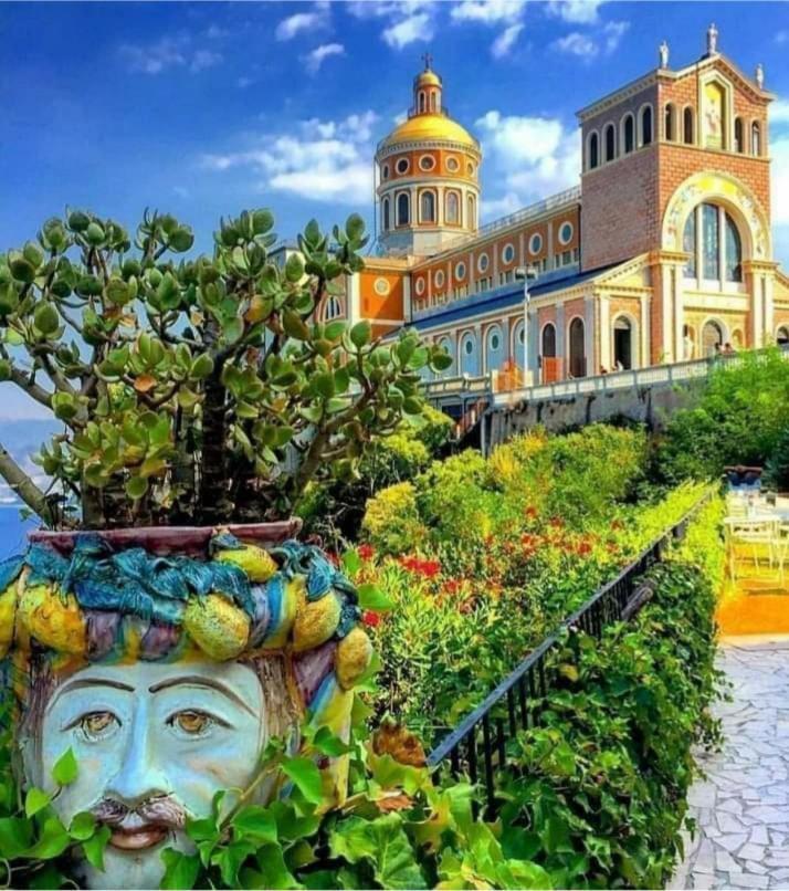 Milazzo: La Porta Delle Eolie Bed & Breakfast Eksteriør bilde